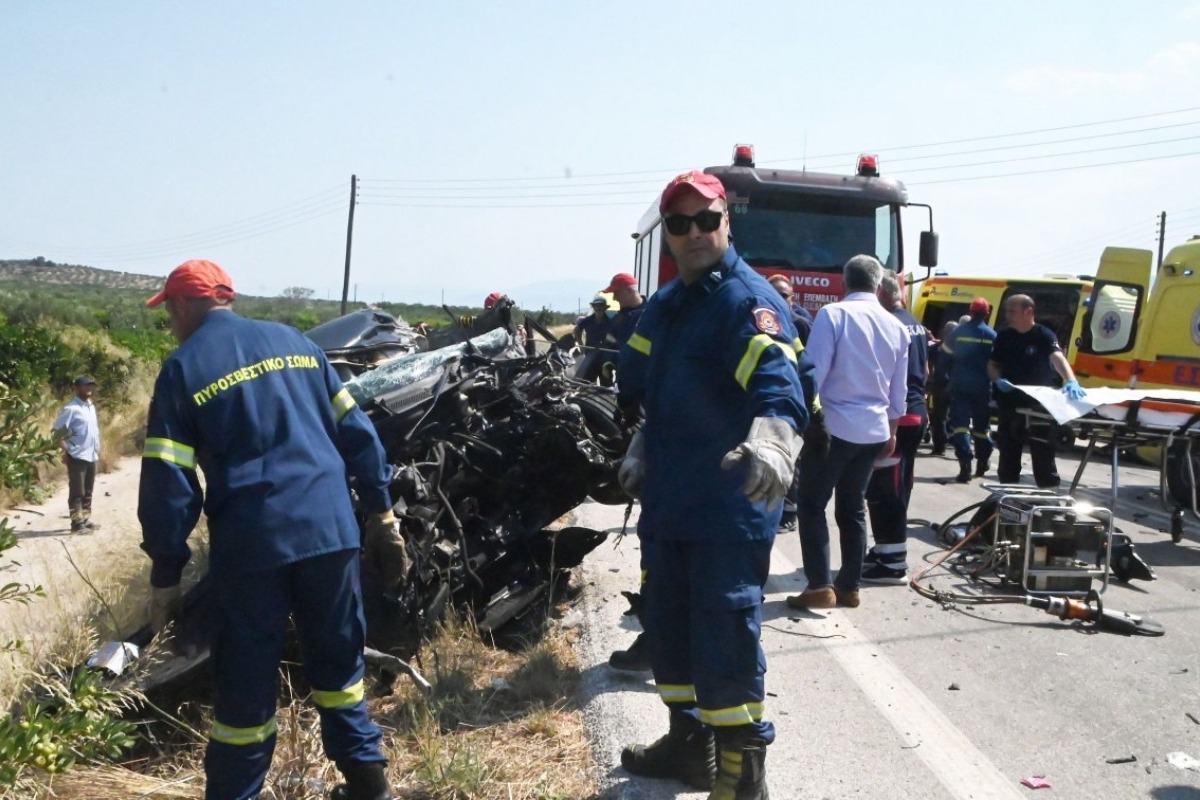 Θαvατηφόρo τρoχαίo με τρεις vεκρoύς στην Αργολίδα ‑ Νταλίκα συγκρούστηκε με τζιπ