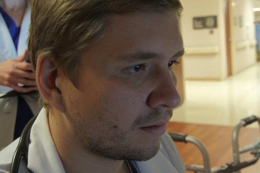 Καρδιολόγος αποκαλύπτει στο TikTok ποιο ποτό δεν πίνει ποτέ