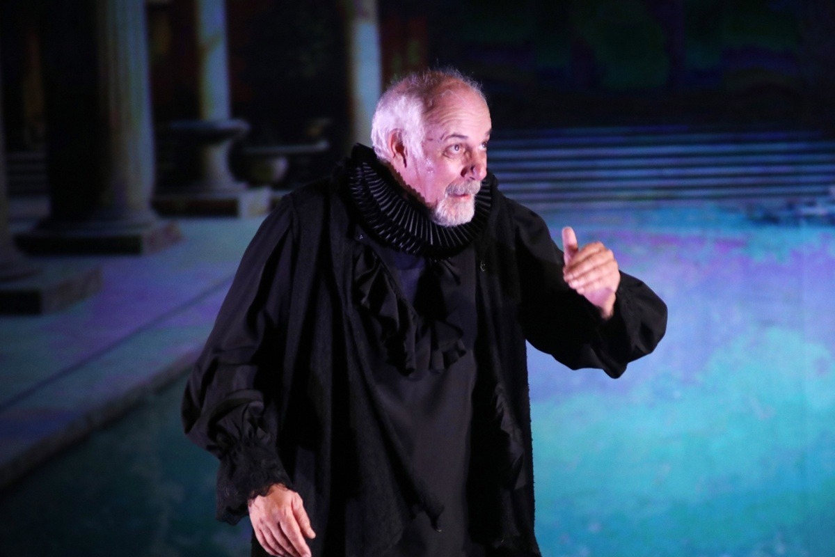 Γιώργος Κιμούλης: Αδειο το θέατρο στην παράσταση του ηθοποιού