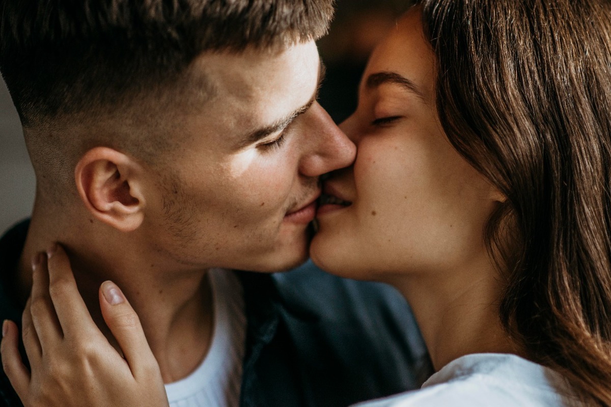 Winter Coating: Γιατί όλοι ξαναμιλούν στους πρώην τα Χριστούγεννα – και πώς να μην την πατήσεις