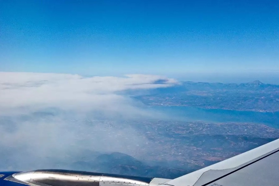 Αεροπλάνο γύρισε πίσω μετά από 9 ώρες πτήσης ενώ ο πιλότος ζητούσε κατσαβίδι από τους επιβάτες