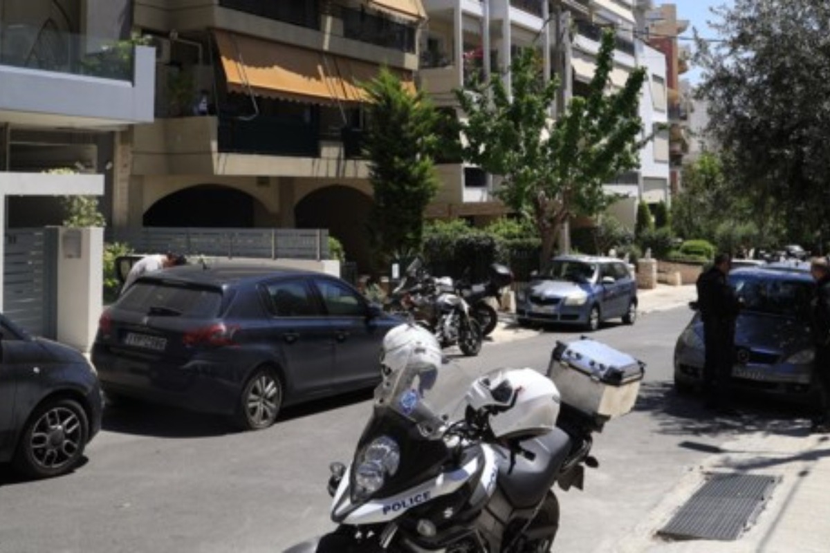 Νέα Σμύρνη: Ο γιος μου ήταν σε αμόκ ‑ Είδα το μαχαίρι και σκέφτηκα να τον τρομάξω, είπε ο 71χρονος πατέρας στους αστυνομικούς