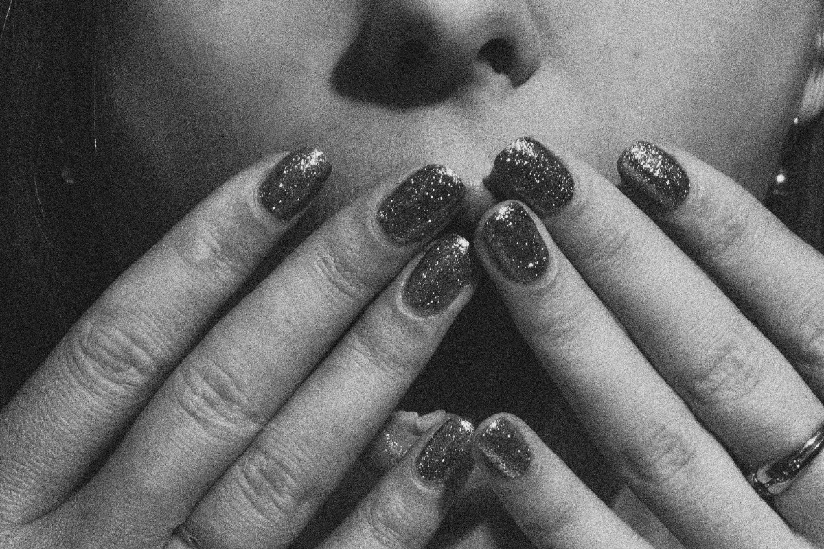 Το χριστουγεννιάτικο χρώμα νυχιών που αντικαθιστά το κόκκινο φέτος