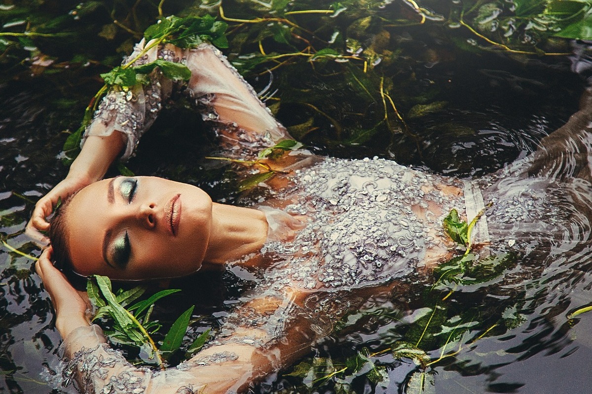 Ξέχνα ό,τι ήξερες: Αυτές είναι οι τάσεις μακιγιάζ που θα δεις παντού αυτό το καλοκαίρι