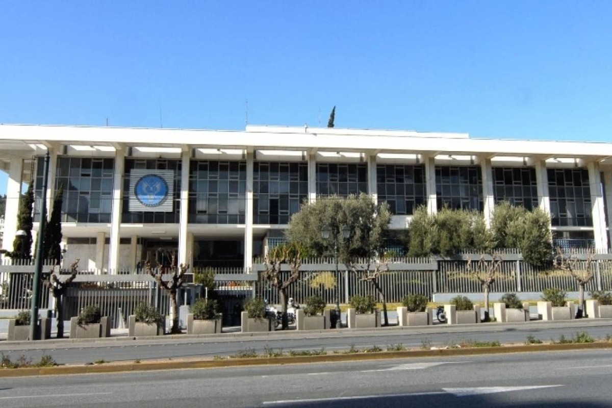 Εργατικό ατύχημα στην αμερικάνικη Πρεσβεία: Ανδρας έπεσε σε φρεάτιο