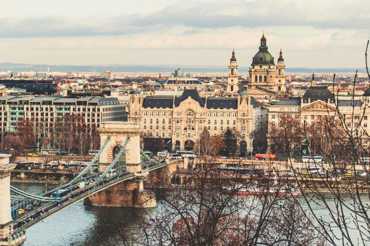 Η κρυφή πρωτεύουσα των ρομαντικών και των ... brunch lovers ‑ Κάστρα, ποτάμι και ζεστό κρασί