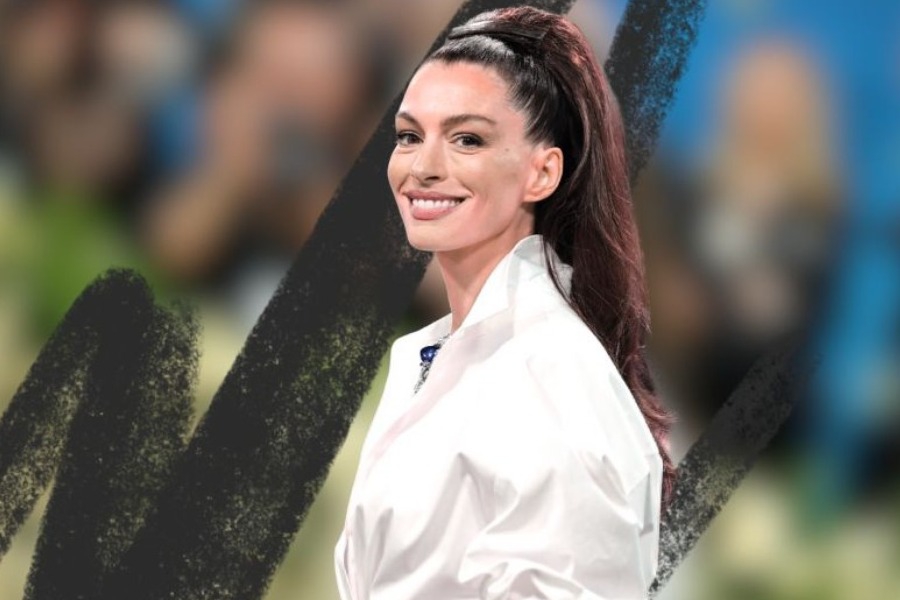 WOW! Θέλουμε ό,τι κάνει η Anne Hathaway στο πρόσωπό της