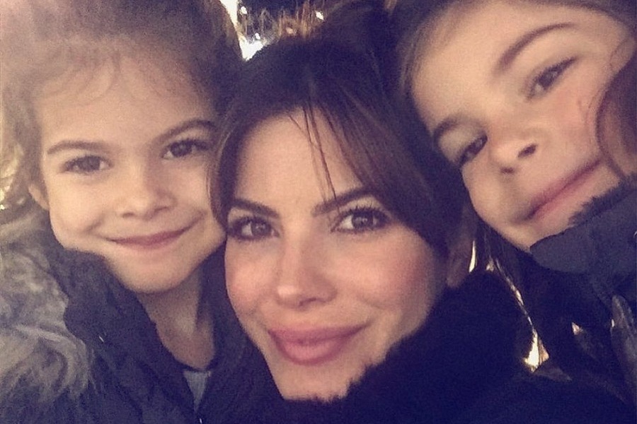 Οι πανέμορφες κόρες του Χάρη και της Αντελίνας Βαρθακούρη μεγάλωσαν και έγιναν δεσποινίδες