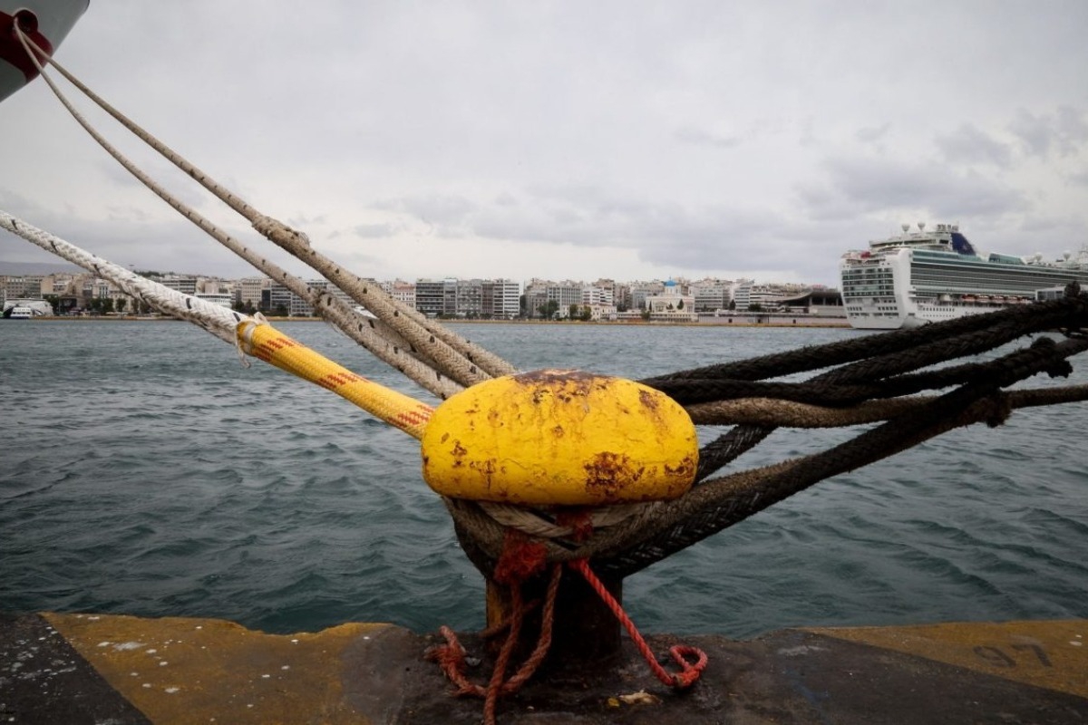 Δεμένα τα πλοία σε Πειραιά, Ραφήνα και Λαύριο ‑ Πού υπάρχει απαγορευτικό απόπλου