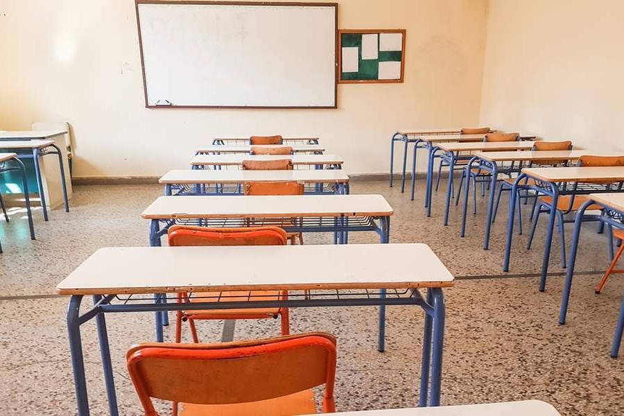 Καρατομείται η γυμνασιάρχης στην Αχαΐα που έβαζε μαθητές να ζητούν γονατιστοί συγγνώμη