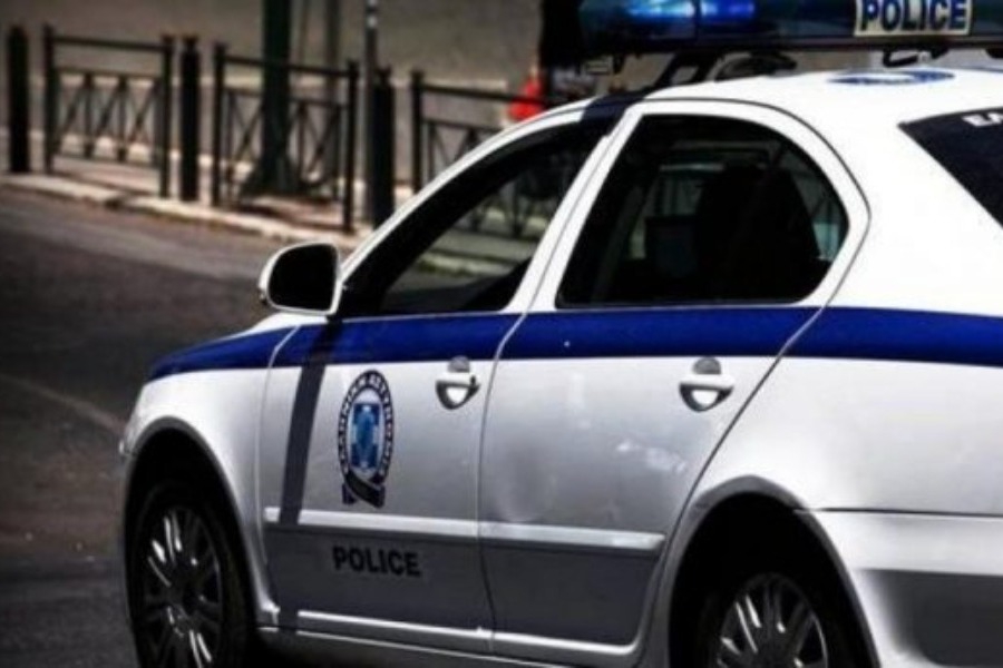 Ηλιούπολη: Πήγε να παρουσιαστεί στο αστυνομικό τμήμα με... πιστόλι, σιγαστήρα και ζυγαριά ακριβείας