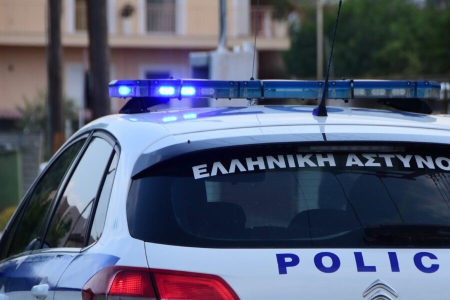 Περιπολικό στη Σκιάθο έγινε... νυφικό αμάξι