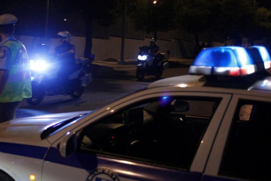 Μαφιόζικο χτύπημα στη Ρόδο: «Γάζωσαν» σπίτι γνωστού επιχειρηματία και του άφησαν μαύρο στεφάνι