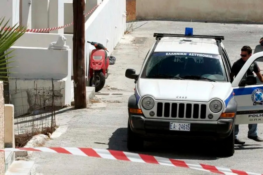 Απίστευτη καταγγελία σερβιτόρου στη Σαντορίνη: «Αν δεν φύγεις σε 5 λεπτά, θα σε σκοτώσω»