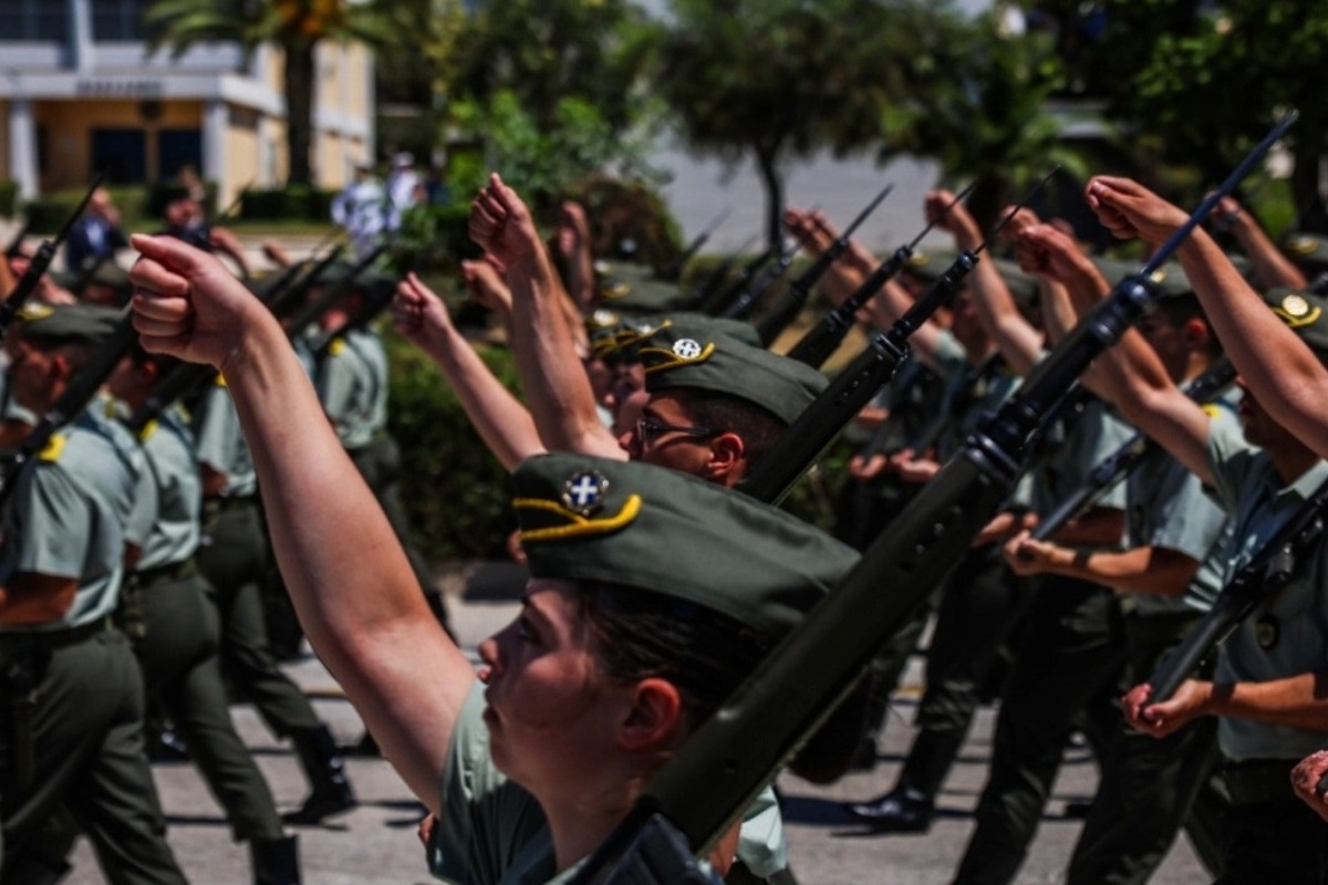 Κατατέθηκε το νομοσχέδιο του υπ. Αμυνας: Δείτε τις αλλαγές σε μισθούς και βαθμολόγιο στις Ένοπλες Δυνάμεις