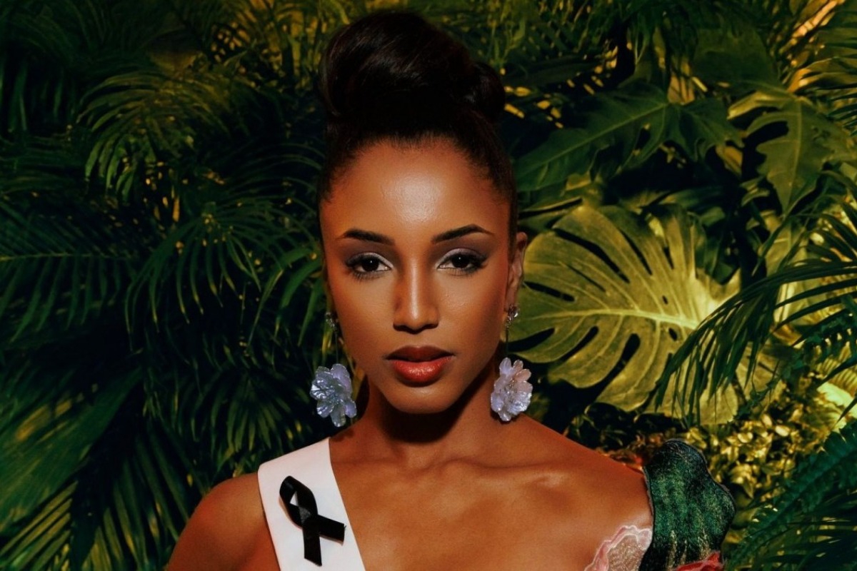 Μις Υφήλιος: Στην εντατική η Μις Τζαμάικα μετά την πτώση της από τη σκηνή ‑ Δεν τα πάει καλά