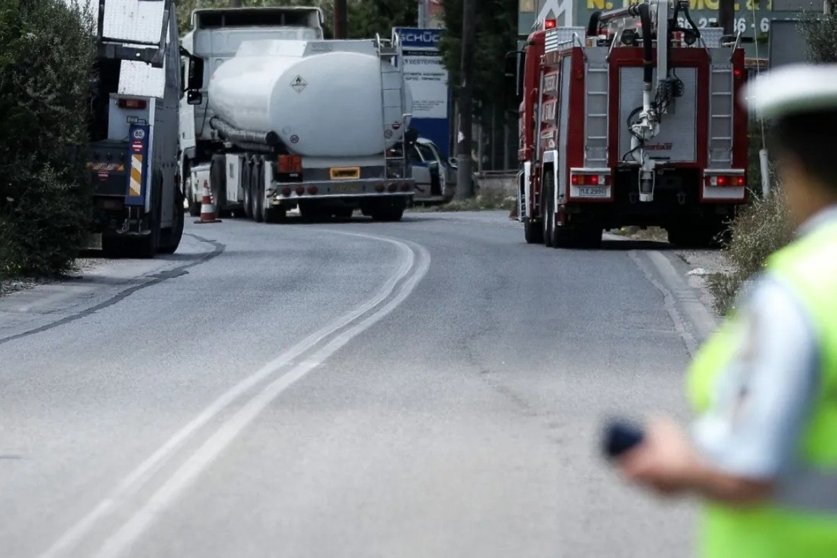 Βυτιοφόρο συγκρούστηκε με όχημα της Αττικής Οδού