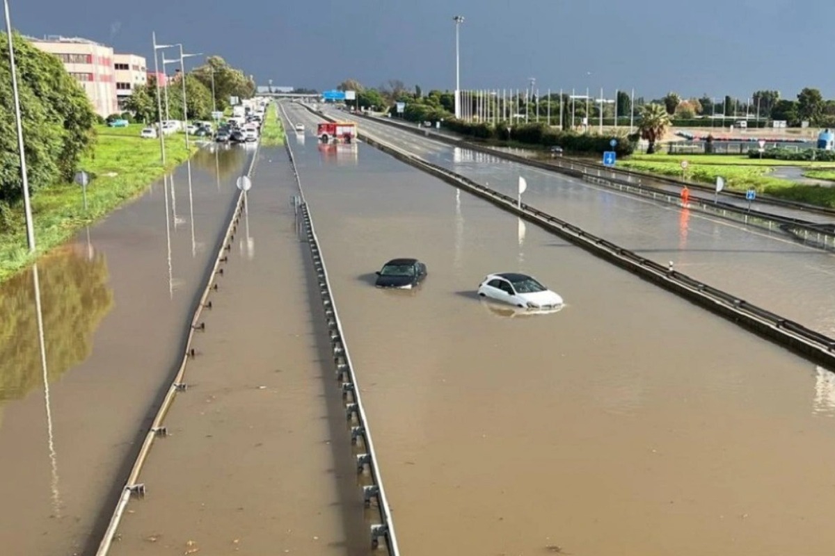 Κόκκινος συναγερμός για πλημμύρες στη Βαρκελώνη – Πλημμύρισε το αεροδρόμιο