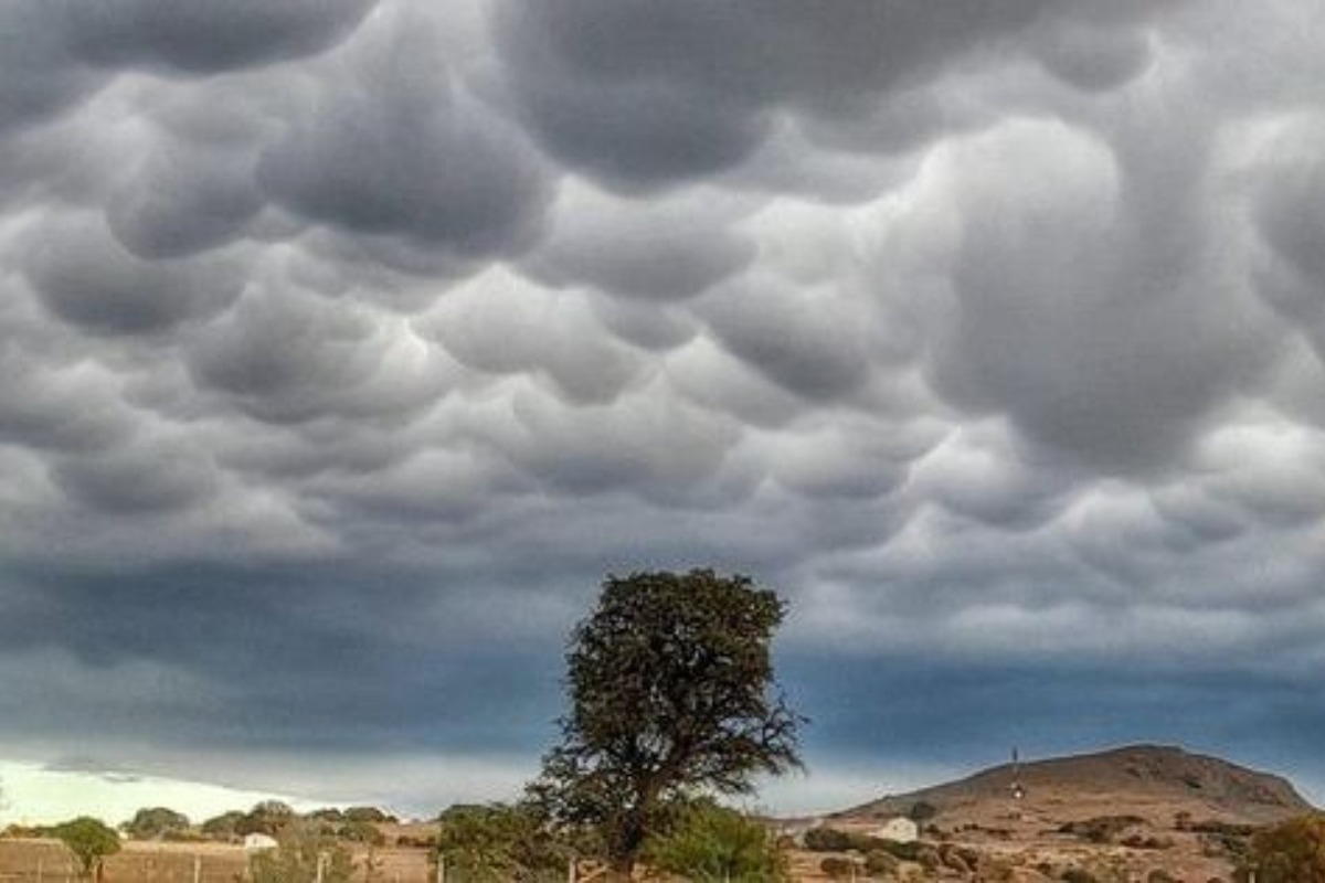 Εμφανίστηκαν σύννεφα Mammatus στην Σαμοθράκη‑ Τι είναι το σπάνιο φαινόμενο