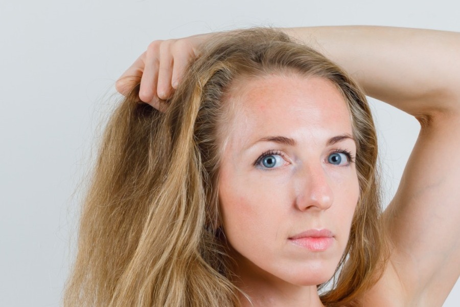 Πώς να σώσεις τα μαλλιά σου όταν ιδρώνεις πολύ;