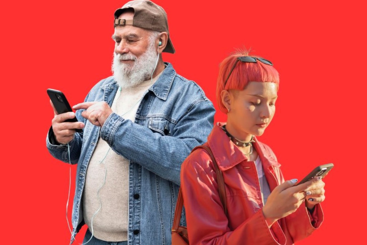 Η συνήθεια της παλιάς γενιάς που προκαλεί μπέρδεμα: Το μήνυμα που στέλνουν οι Boomers και κάνει τη νέα γενιά να «κολλάει»