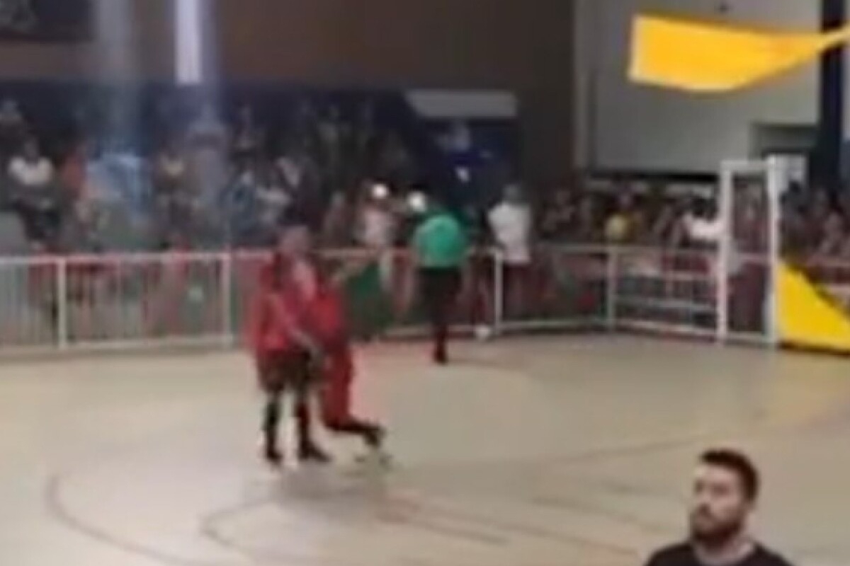 Τερματοφύλακας κατέρρευσε μετά από απόκρουση πέναλτι και άφησε την τελευταία του πνοή ‑ Βίντεο