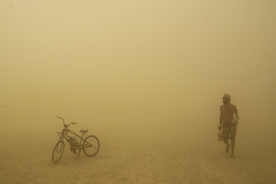 Καταιγίδα σκόνης πλήττει το Burning Man 2025 – Αναγκαστική εκκένωση και περιορισμένη συμμετοχή