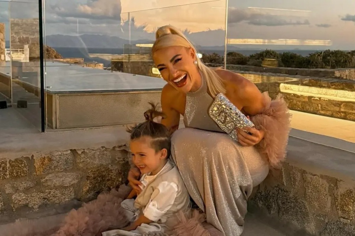 Ιωάννα Τούνη: Ο γιος της «λιώνει» στην αγκαλιά της – «Το ασφαλές του μέρος»