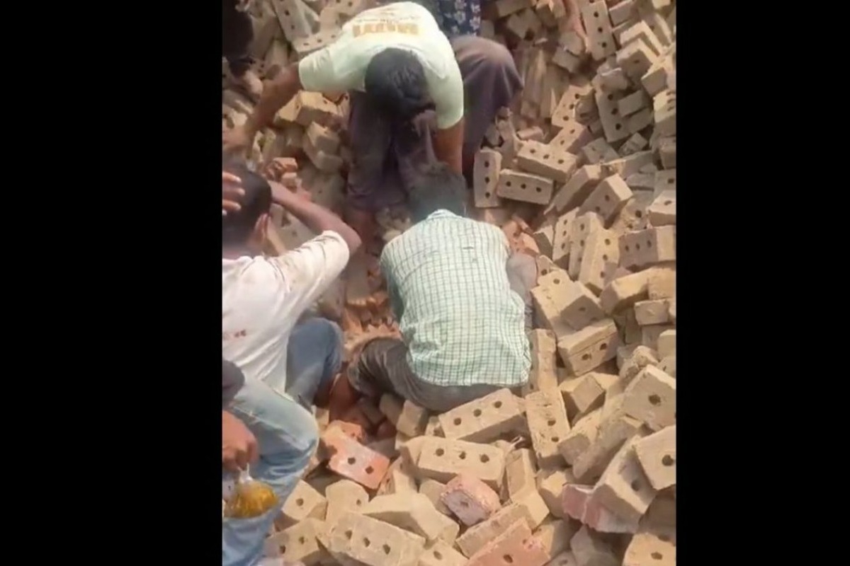 Εφιάλτης στα ερείπια της Μιανμάρ: Με τα χέρια προσπαθούν να σώσουν εγκλωβισμένους που ουρλιάζουν κάτω από τα ερείπια