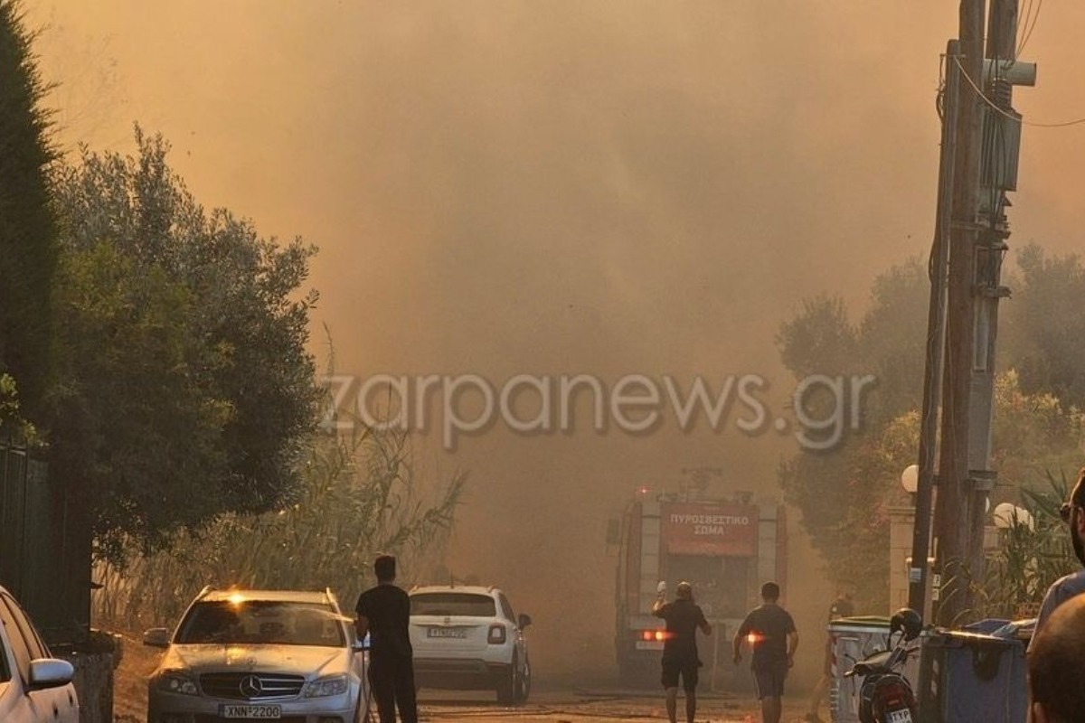 Χανιά: Μεγάλη φωτιά στον Πλατανιά – Καίει κοντά σε ξενοδοχεία, ήχησε το «112»