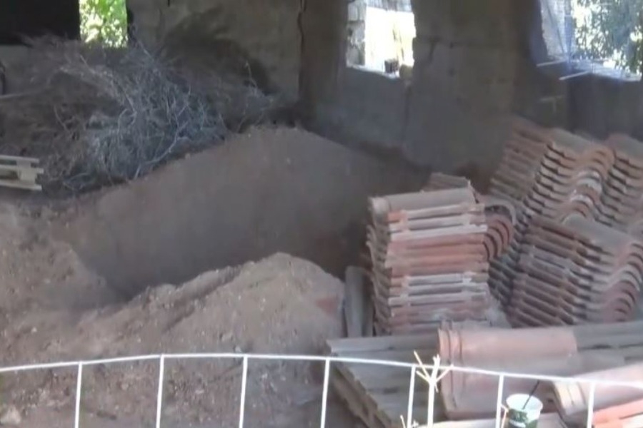 Βοιωτία: Φρίκη από τις αποκαλύψεις για την 62χρονη που έθαψε τη μητέρα της σε στάβλο