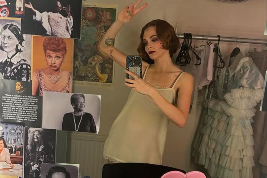 Η Cara Delevingne με νέο look που δεν θυμίζει σε τίποτα το παρελθόν