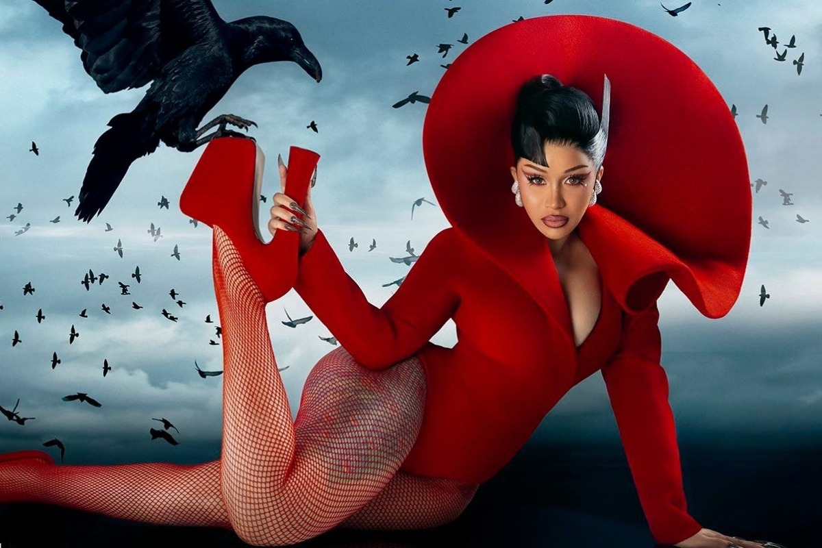 Στη Μύκονο για διακοπές η Cardi B