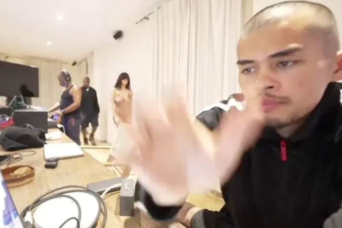 Streamer σοκαρίστηκε όταν είδε πίσω του την Μπιάνκα Σενσόρι γυμνή ‑ Δείτε βίντεο