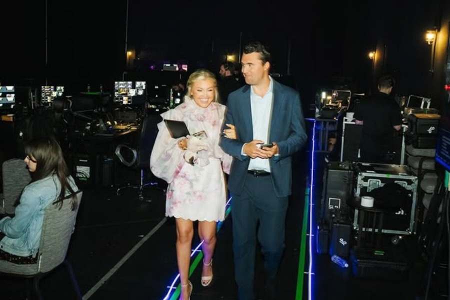 Συνωμοσιολόγος έβγαλε στη φόρα sms του Τσάρλι Κερκ για τις πρώην του ‑ Έκρηξη της χήρας του