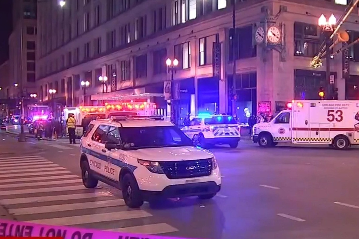 Σικάγο: Πυροβολισμοί στην τελετή φωταγώγησης του χριστουγεννιάτικου δέντρου – Ένας 14χρονος νεκρός, αρκετοί τραυματίες