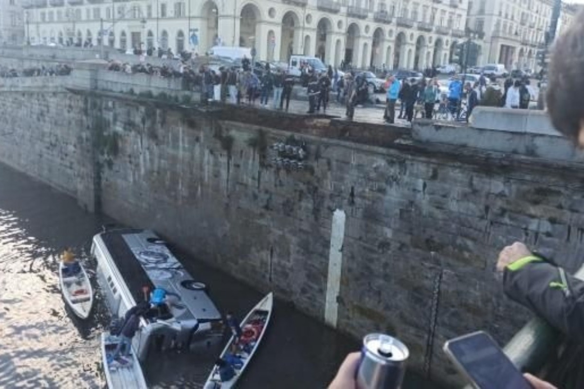 Τορίνο: Λεωφορείο έπεσε από γέφυρα ‑ Πληροφορίες για ένα νεκρό