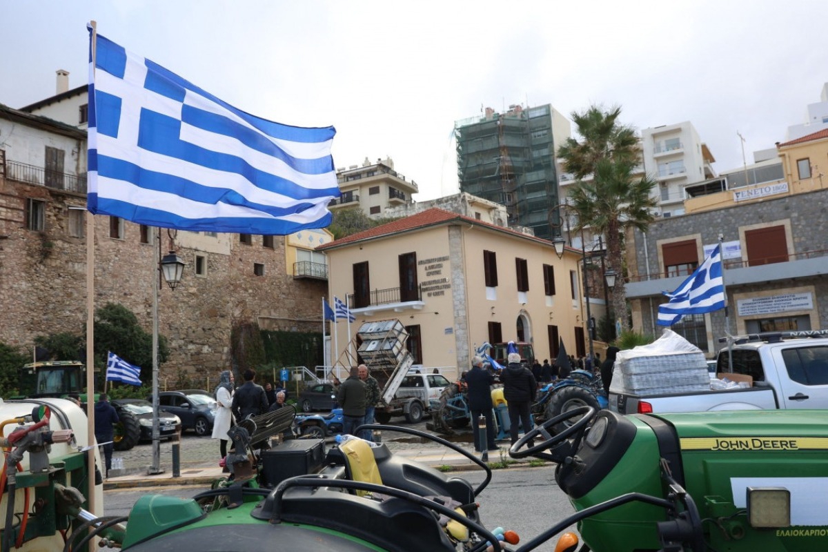 Κλιμακώνουν τις κινητοποιήσεις οι αγρότες στην Κρήτη: Κατάληψη και στο κτίριο της ΑΑΔΕ