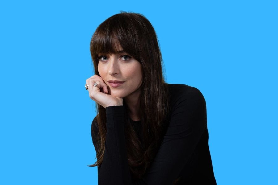 Οι διάσημοι άντρες που ερωτεύτηκαν την Dakota Johnson