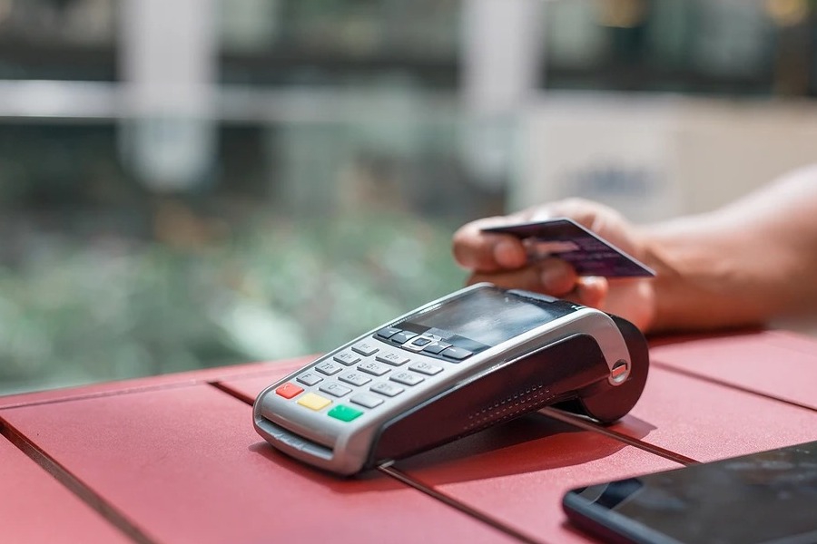 Σημαντική αλλαγή έρχεται στις συναλλαγές με κάρτες: Θα κάνουμε αναλήψεις χρημάτων ακόμη κι από τα σούπερ μάρκετ