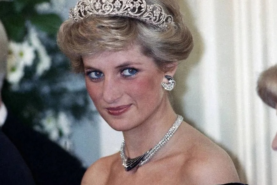 «Πάντα μια δύσκολη ημέρα»: Ο Τσαρλς Σπένσερ αποτίει φόρο τιμής στην αδερφή του πριγκίπισσα Νταϊάνα