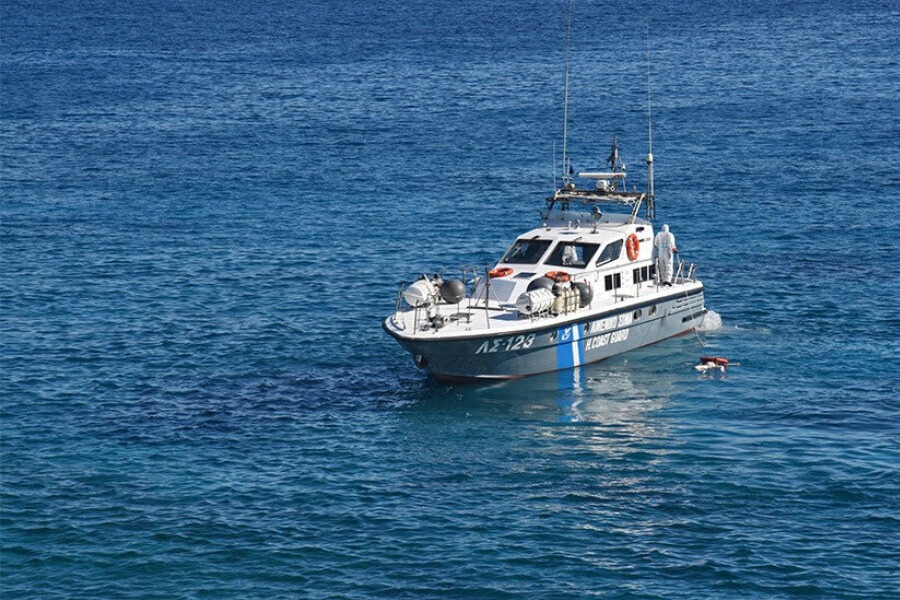 Διασώθηκαν οι οκτώ επιβάτες του σκάφους που βυθίστηκε στα Λέβιθα