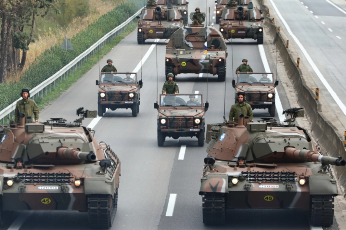 Εντυπωσιακή η πρόβα της στρατιωτικής παρέλασης στη Θεσσαλονίκη για την 28η Οκτωβρίου