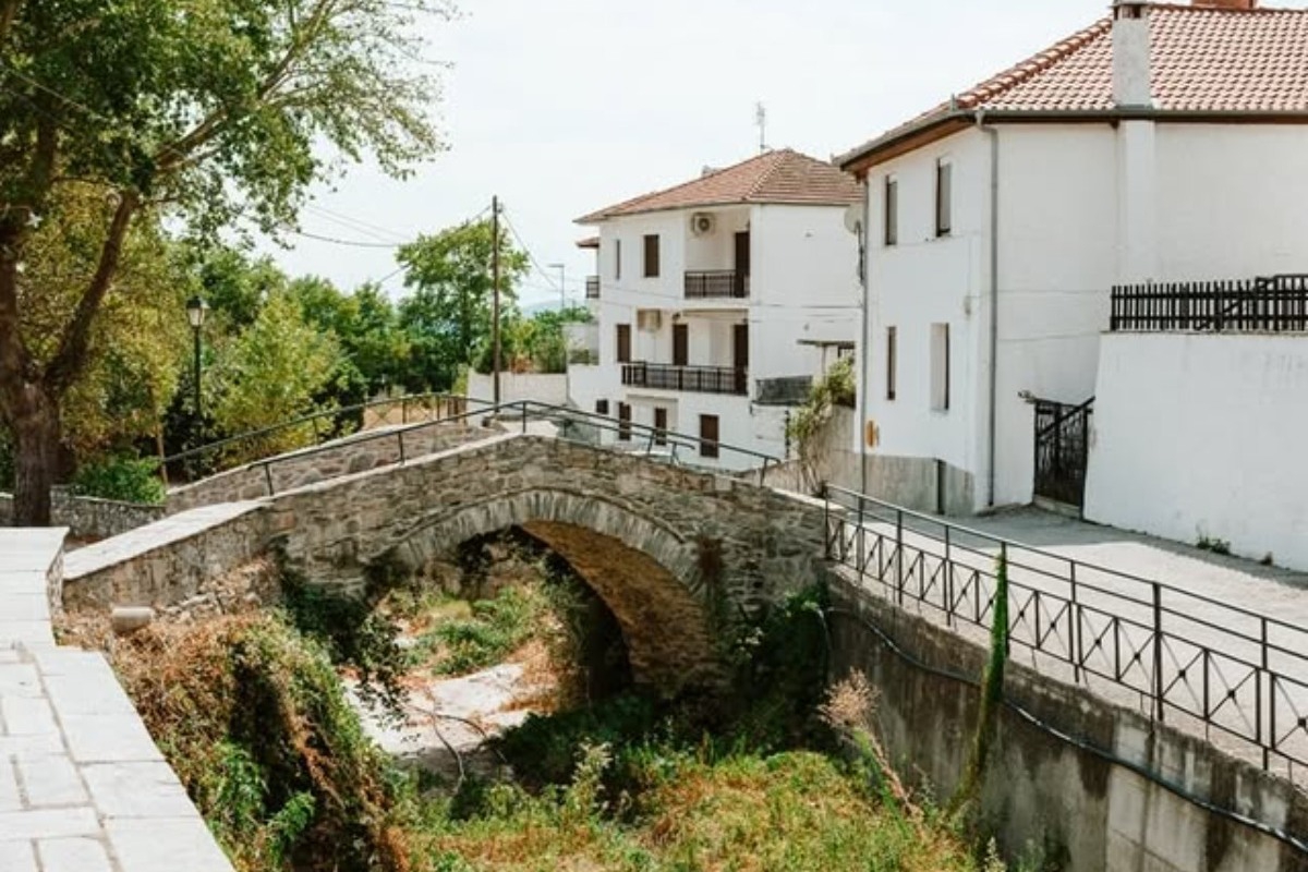 5 ελληνικά χωριά που πρέπει να επισκεφτείς πριν τα μάθουν όλοι