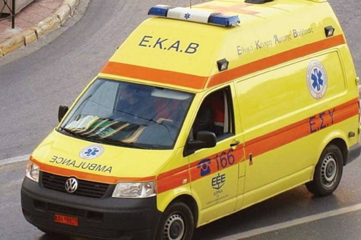 Τροχαίο Αθηνών ‑ Λαμίας: Αυτοκίνητο παρέσυρε εθελόντρια πυροσβέστη την ώρα της κατάσβεσης της φωτιάς