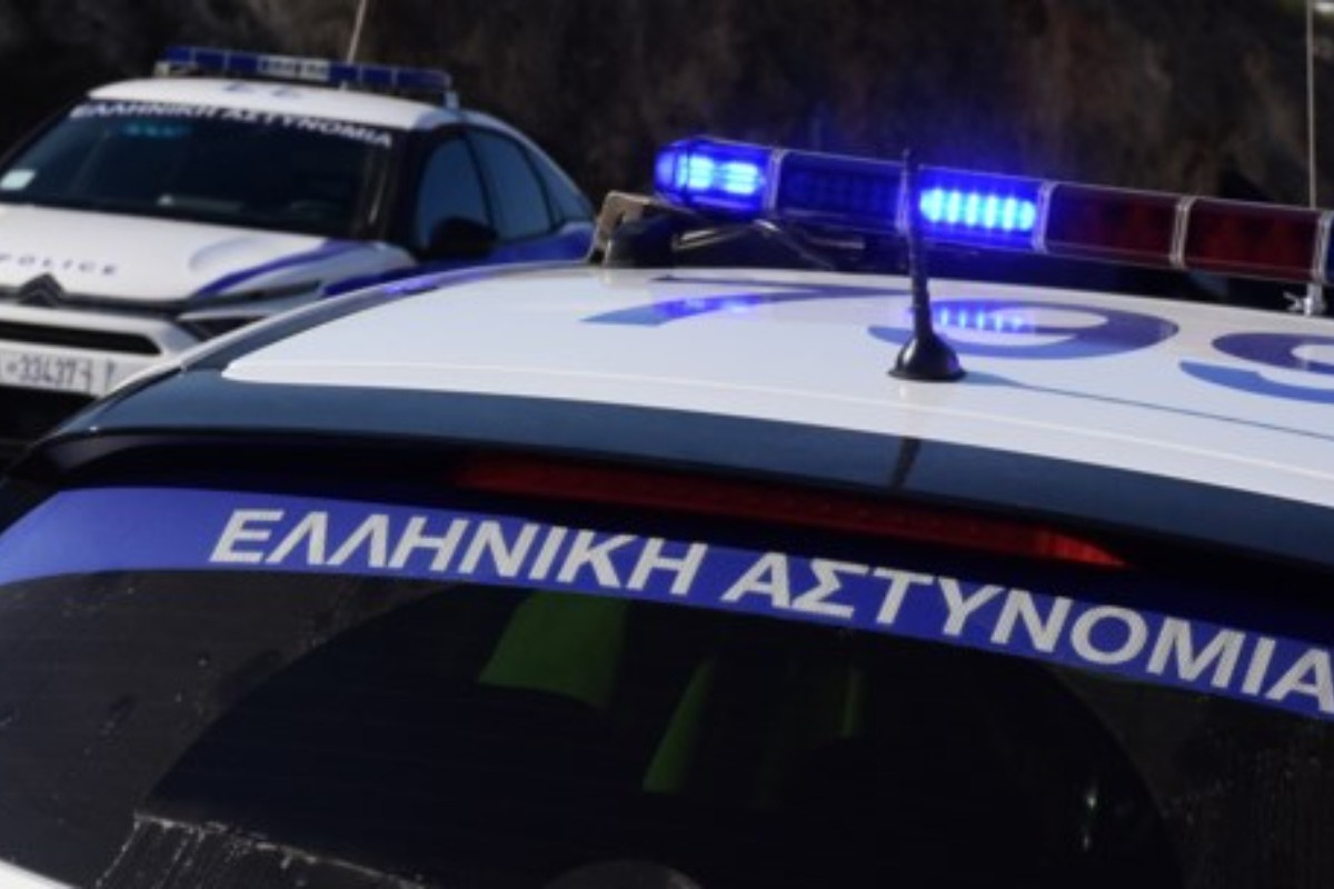 Χειροπέδες σε τέσσερις αστυνομικούς για διακίνηση κατασχεμένων ναρκωτικών ‑ Κέρδη πάνω από 5 εκατ. ευρώ