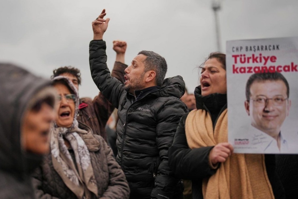 Ο φυλακισμένος Ιμάμογλου καλεί σε «εξέγερση»: «Προδοσία, υψώστε τη φωνή σας στις πλατείες»