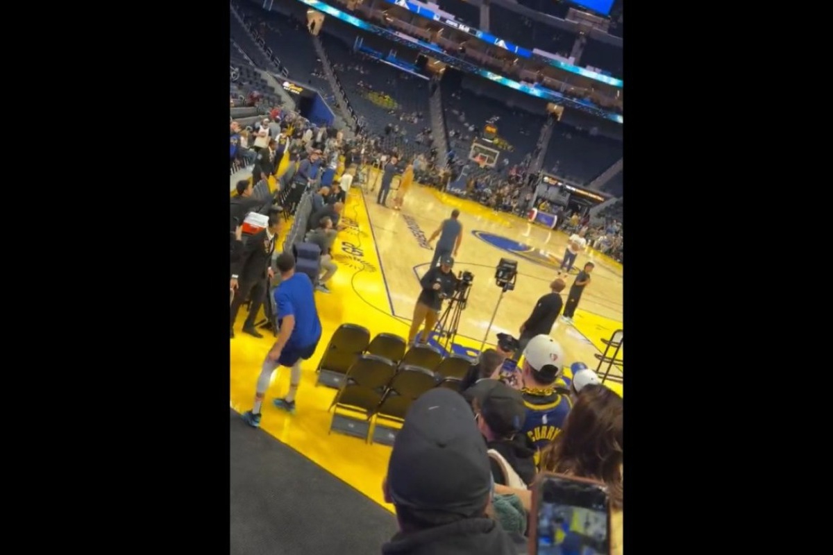 Τι έβαλε πάλι! Η στιγμή που ο Στεφ Κάρι ευστοχεί από την άλλη άκρη του γηπέδου ‑ Βίντεο