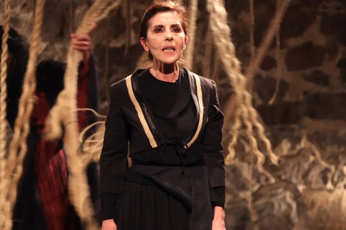 Συγκλονίζει η Ελένη Φίλιππα: «Ο σύζυγός μου έπαθε ανακοπή και έσβησε στα χέρια μου»