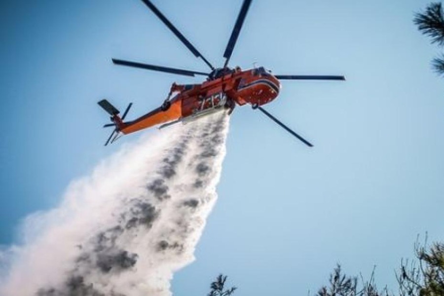 Ρόδος: Μαίνεται η φωτιά ‑ Ενισχύονται οι δυνάμεις στο μέτωπο